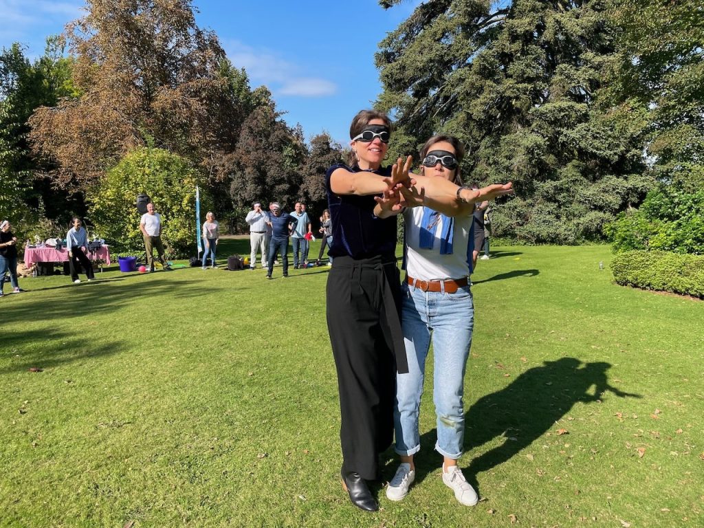 jeu de guide à l'aveugle pour animation de groupe insolite