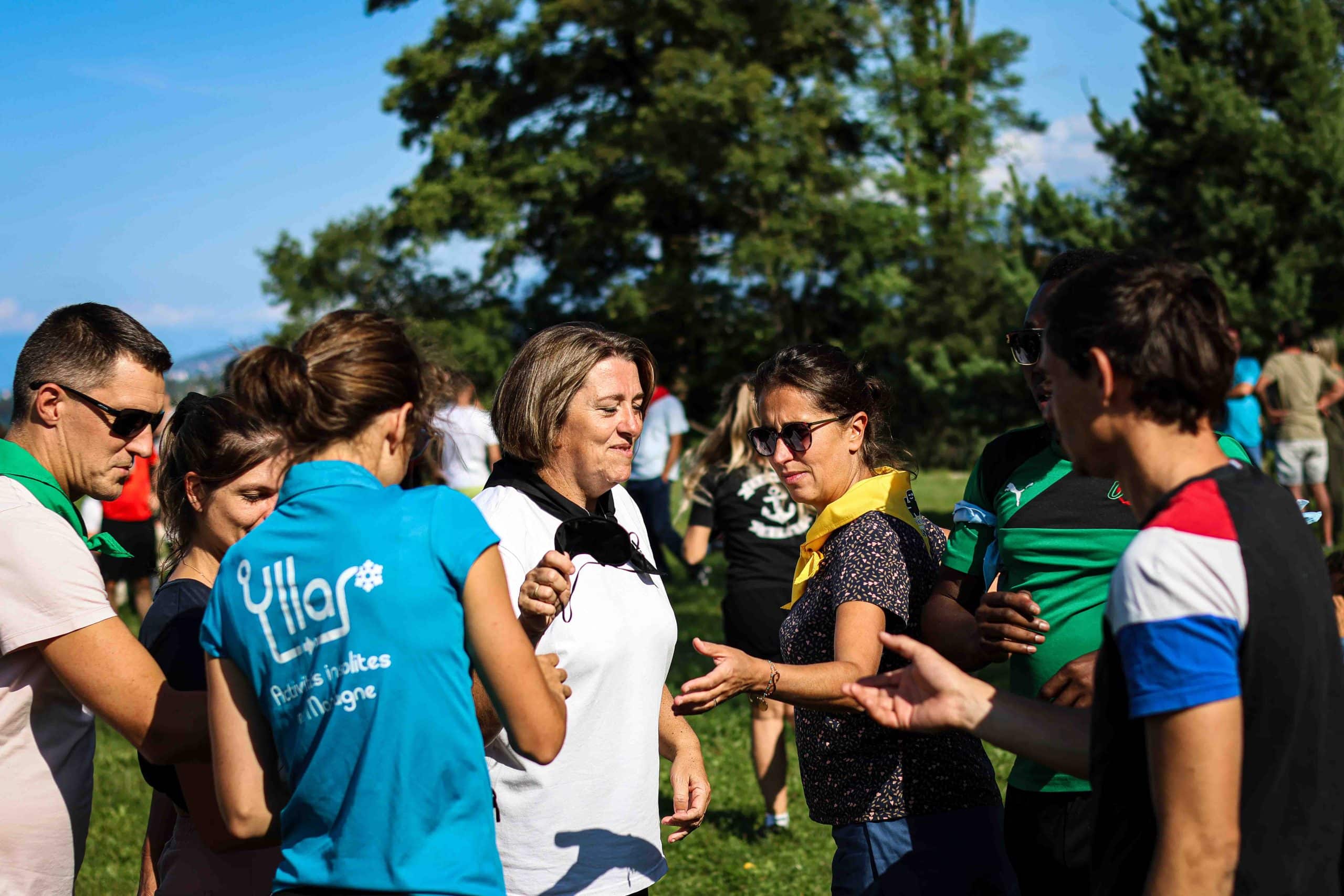 groupe d'adultes participant au kig ah farce