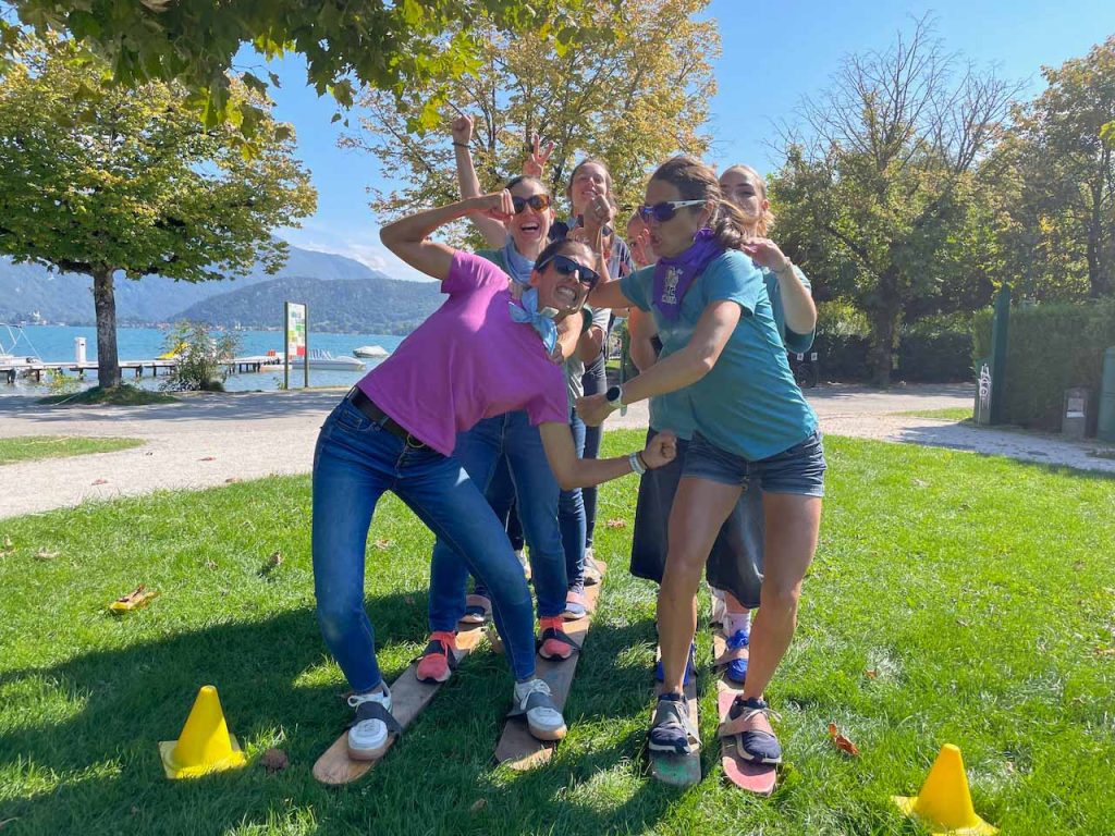 photo équipe de ski sur herbe