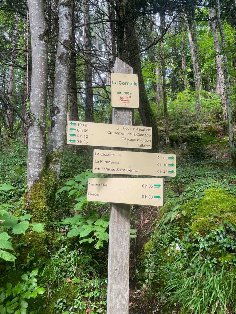 jeu savoie insolite kig-ah-farce dans la foret